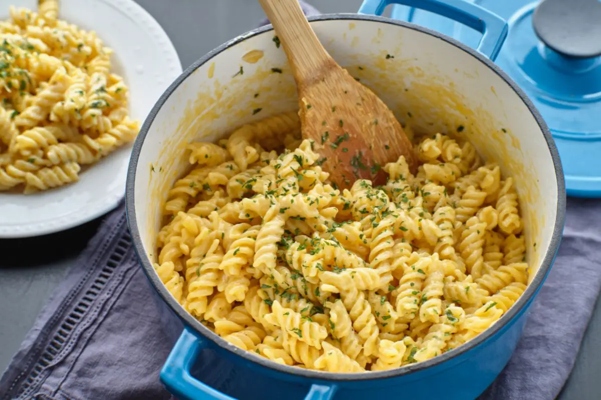 7 Female Chef Dutch Oven Cookbooks You Do Not Want To Miss 7 Female Chef Dutch Oven Cookbooks You Do Not Want To Miss