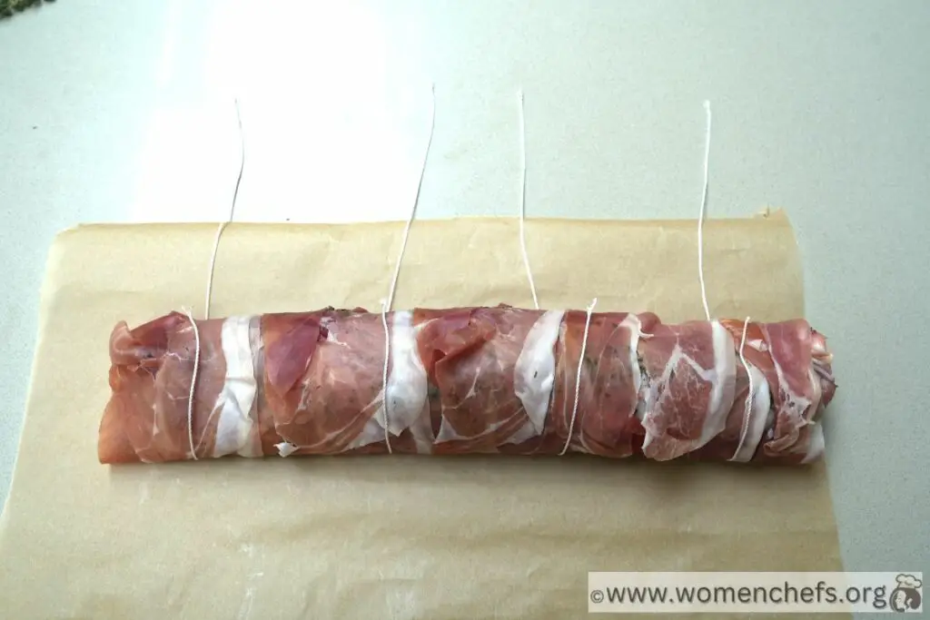 tying a pork tenderloin