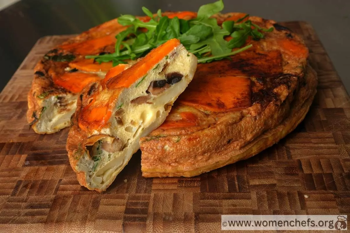 Baked potato frittata toped with rocket