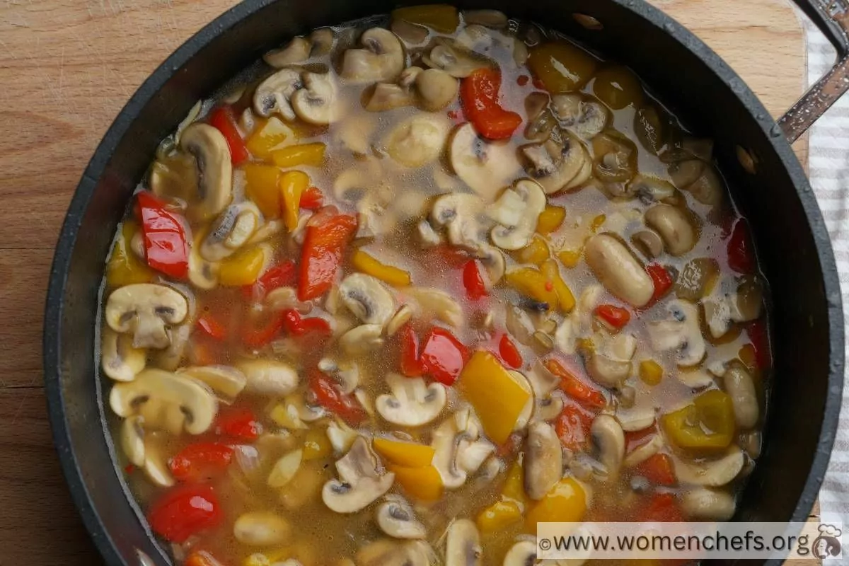 Cooking chicken cacciatore sauce ingredients